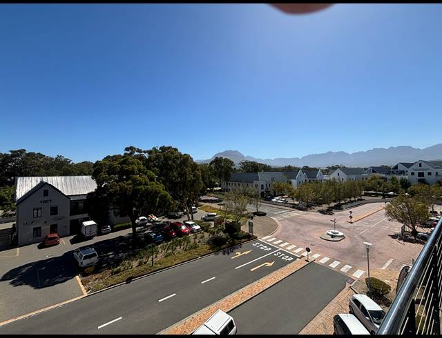 81M² OFFICE TO LET IN PAARDEVLEI